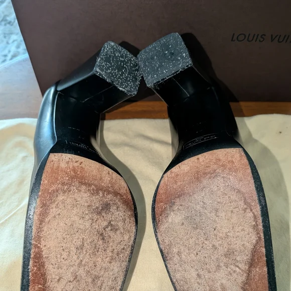 Louis Vuitton Black Leather Charmed Cube Vintage Pumps. SZ 6.5. - Picture 8 of 10